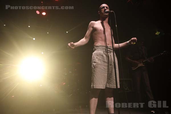 THE FAT WHITE FAMILY - 2019-05-30 - NIMES - Paloma - Grande Salle - 